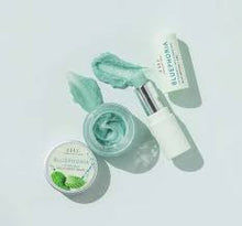 Load image into Gallery viewer, Bluephoria® 2 Piece Lip Drench Kit
